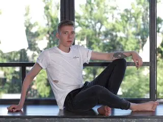 AdorableBoyChris online